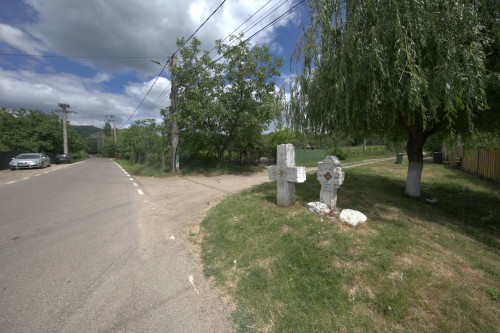 Cruce latină | Năeni