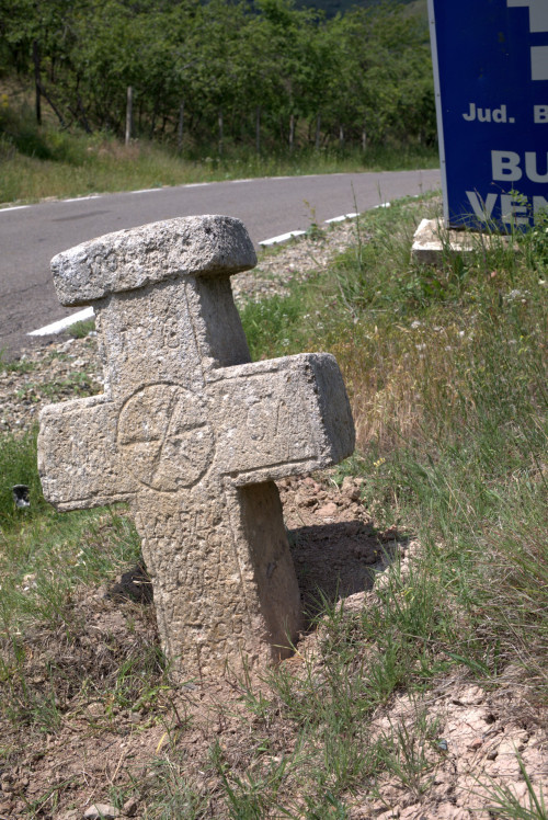 Cruce latină | Fințești