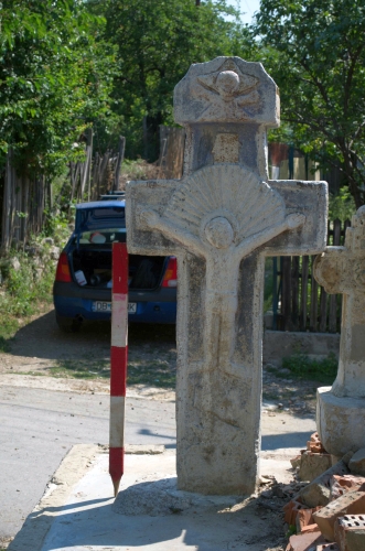 Cruce latină | Călugăreni
