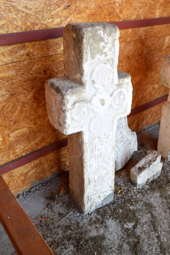 Cruce latină | Jugureni